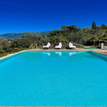 Vila Spoleto-poolside-sleeps-20pool, Jacuzzi, Gardens - Spectacular Grounds *