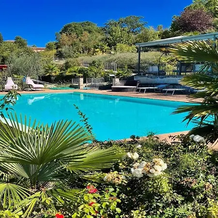 Vila Spoleto-poolside-sleeps-20pool, Jacuzzi, Gardens - Spectacular Grounds