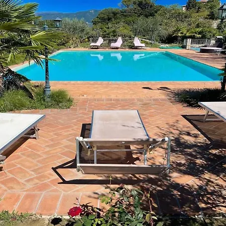 Vila Spoleto-poolside-sleeps-20pool, Jacuzzi, Gardens - Spectacular Grounds *