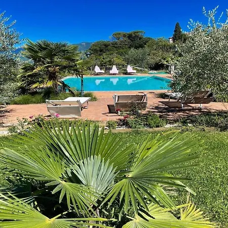 Vila Spoleto-poolside-sleeps-20pool, Jacuzzi, Gardens - Spectacular Grounds