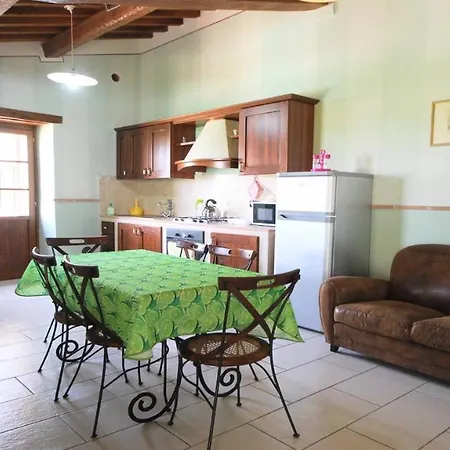 Spoleto-poolside-sleeps-20pool, Jacuzzi, Gardens - Spectacular Grounds