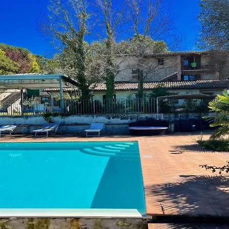 Spoleto-poolside-sleeps-20pool, Jacuzzi, Gardens - Spectacular Grounds سبوليتو
