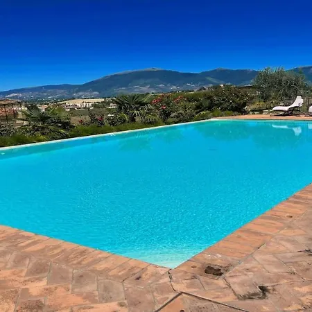 Spoleto-poolside-sleeps-20pool, Jacuzzi, Gardens - Spectacular Grounds فيلة *