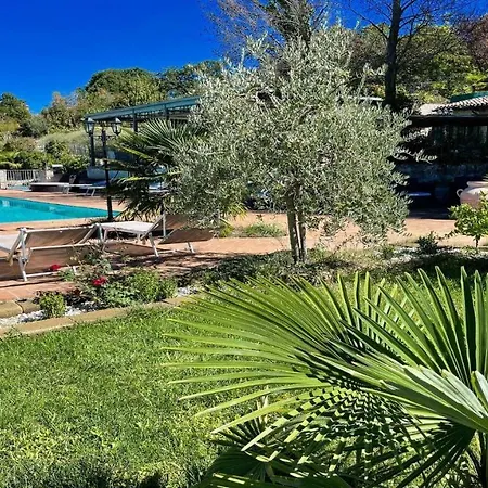 Spoleto-poolside-sleeps-20pool, Jacuzzi, Gardens - Spectacular Grounds Vila